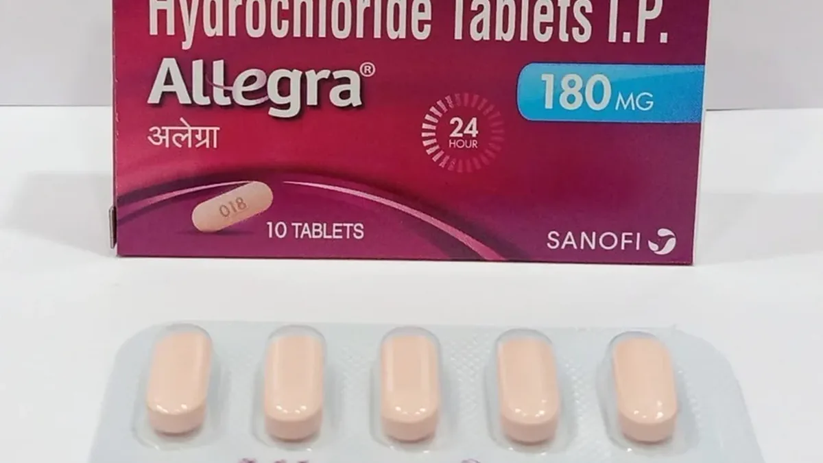 医生正在向患者解释布加替尼180mg的服用方法